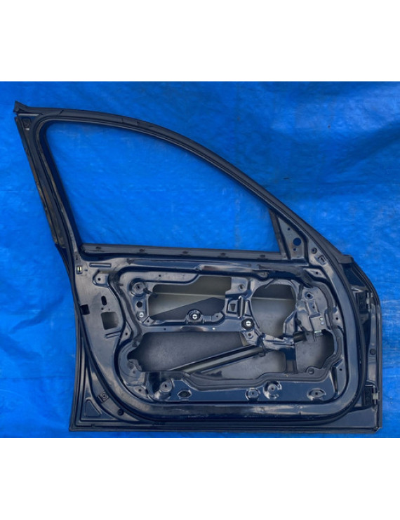 Porta Dianteira Esquerda Bmw 320 2005 A 2012 / Detalhe