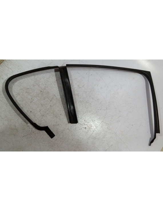 Moldura Arco Da Porta Traseira Direita Bmw 135 2015