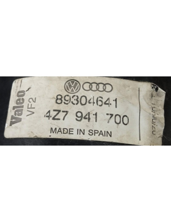 Farol De Milha Direito Audi A6 2000 - 2005 / Avaria