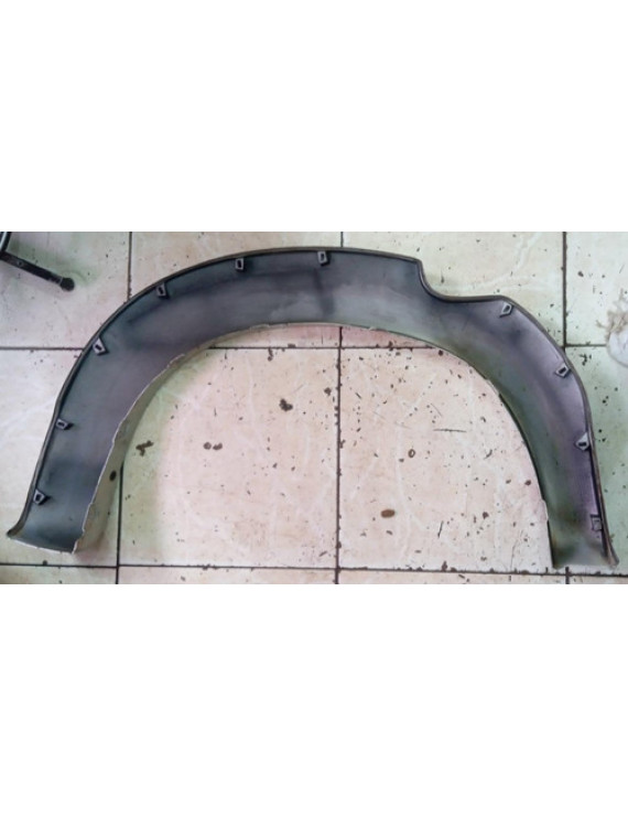 Moldura Paralama Traseira Esquerda Hilux 2012 - 2015