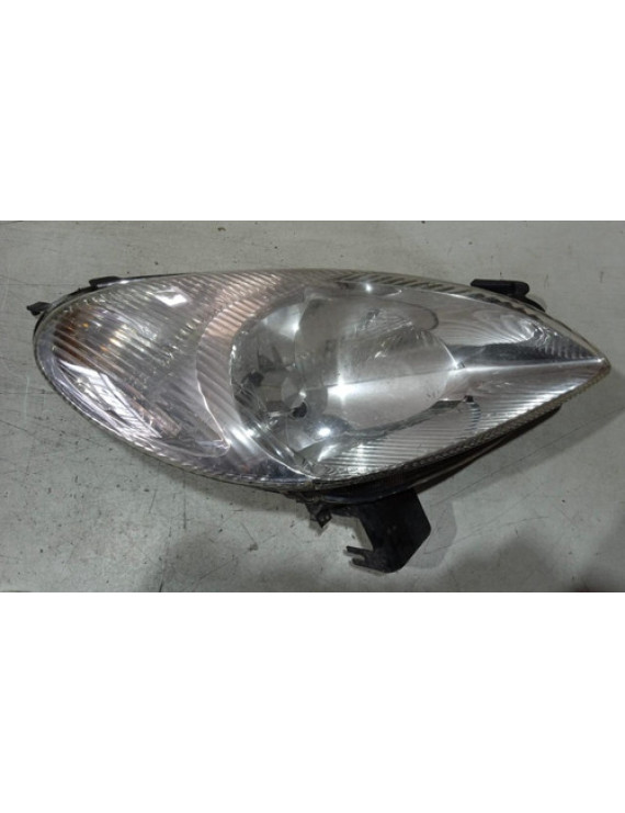 Farol Direito Xsara Picasso 2001 - 2007 / Avaria