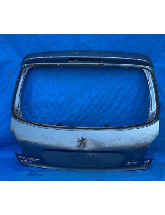 Tampa Traseira Peugeot 206 1999 A 2012 / Detalhe