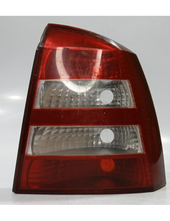 Lanterna Direita Astra Sedan 2003 - 2011 Detalhe