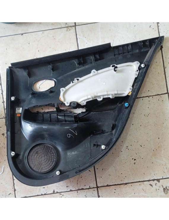 Forro De Porta Traseira Esquerdo Nissan Versa 2014