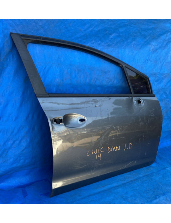 Porta Dianteira Direita Honda Civic 2012 A 2016 / Detalhe