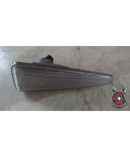 Pisca Lateral Direito Sandero 2008 - 2014 8200602765