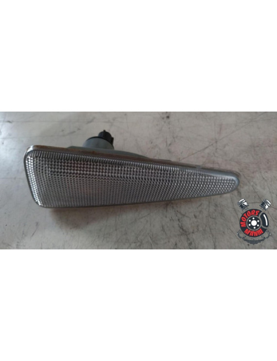 Pisca Lateral Direito Sandero 2008 - 2014 8200602765