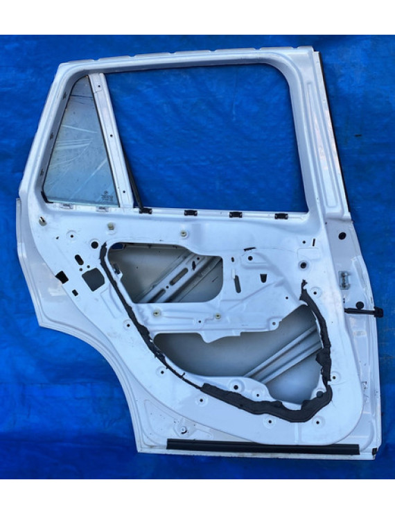 Porta Traseira Esquerda Bmw X1 2009 - 2015 / Detalhe