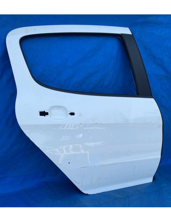 Porta Traseira Direita Peugeot 308 2011 A 2019 / Detalhe