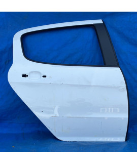 Porta Traseira Direita Peugeot 308 2011 A 2019 / Detalhe