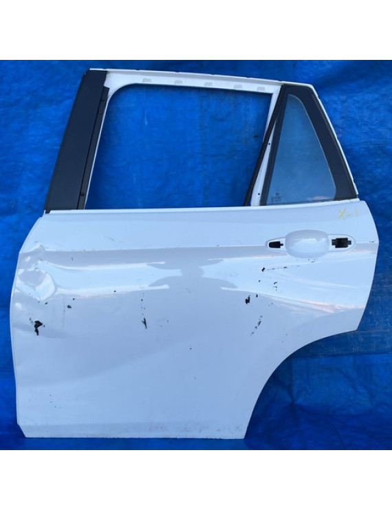 Porta Traseira Esquerda Bmw X1 2009 - 2015 / Detalhe