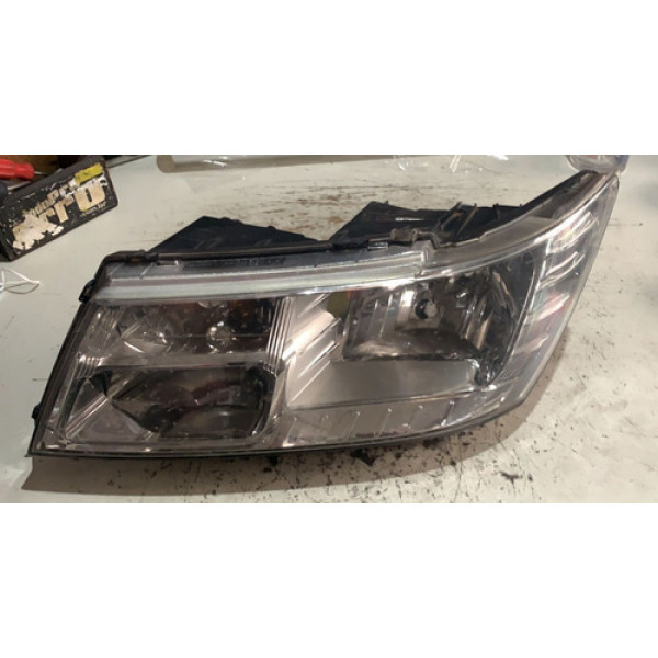 Farol Esquerdo Dodge Journey 2.7 2009 / Avaria