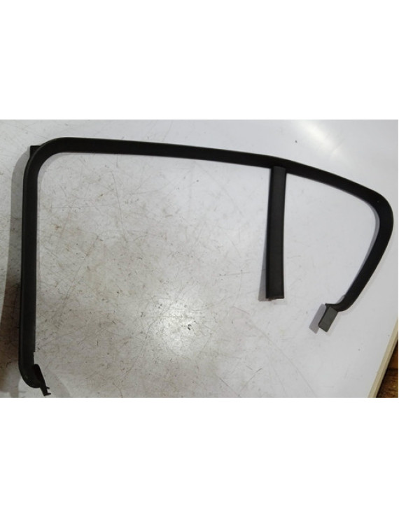 Moldura Arco Da Porta Traseira Direita Bmw 135 2015